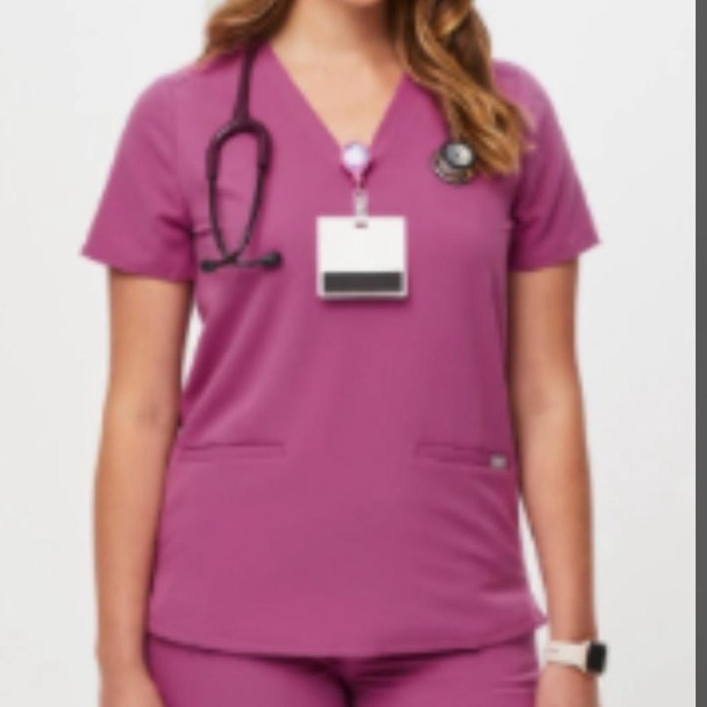 Figs Bright Fuchsia Casma - Three-Pocket Scrub Top. 
XS -
